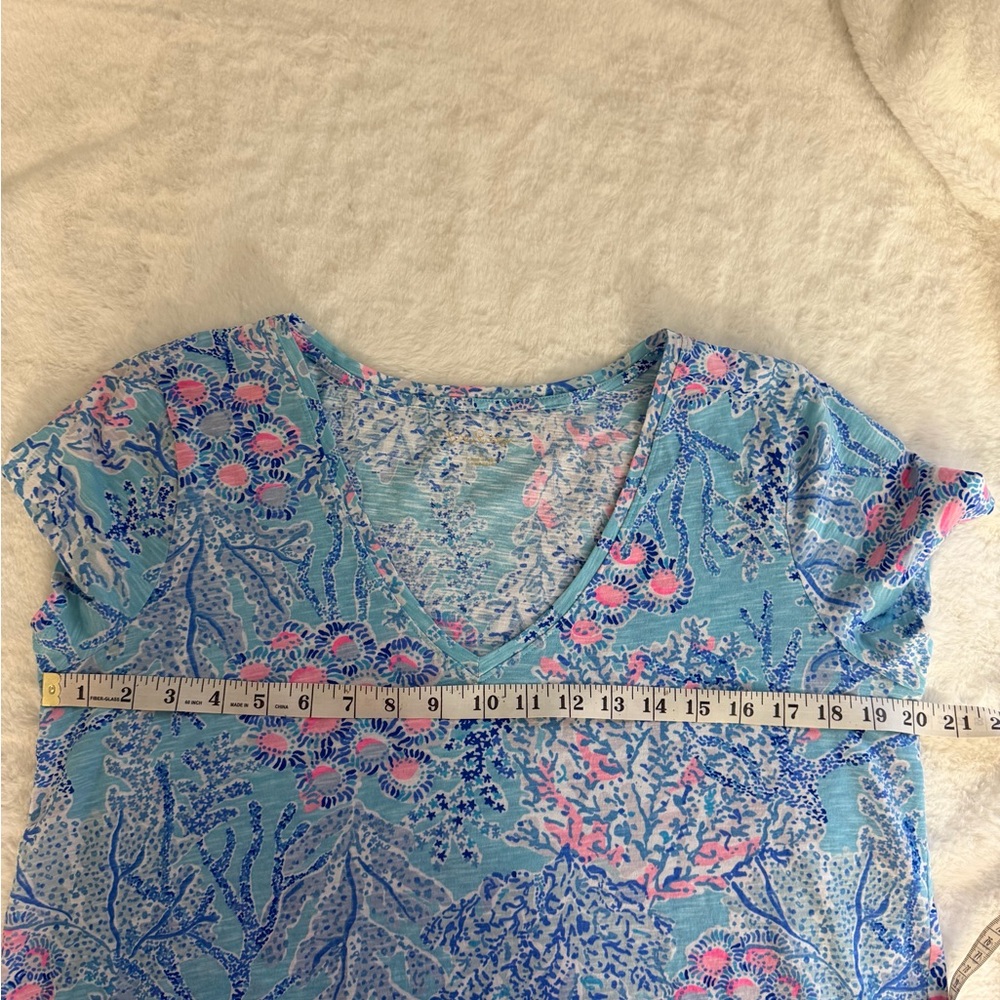 Lilly Pulitzer Blue and Pink Floral V-Neck Tee #tometogirl Fmedtersnean #summer - Picture 6 of 8